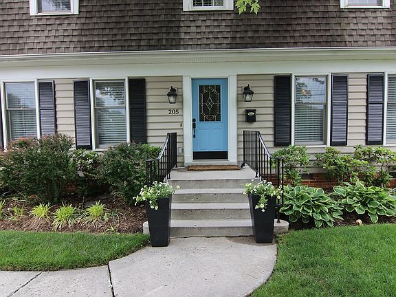 3rd image of 205 Catoctin Cir NE