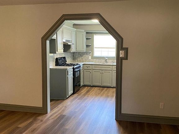 5th image of 1110 Linwood Cir