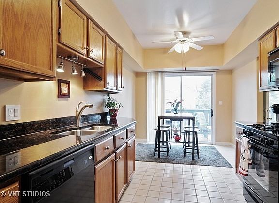 5th image of 672 W Parkside Dr