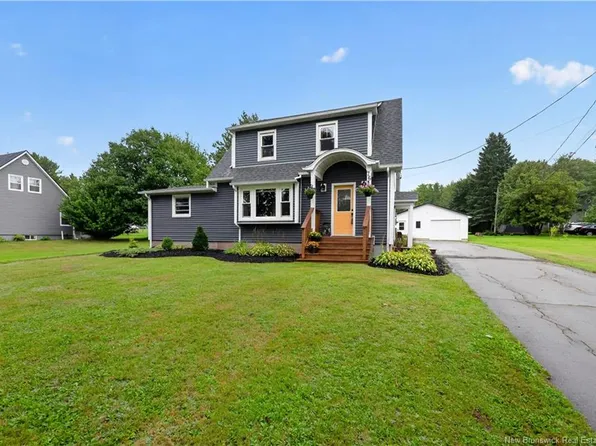 76 Renfrew St, Petitcodiac, NB E4Z 4S9