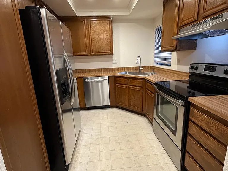 1665 Braddock Ct — Photo 3