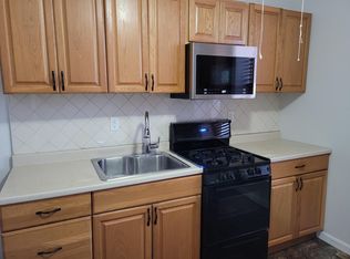 6769 78th St APT 3R, Middle Village, NY 11379