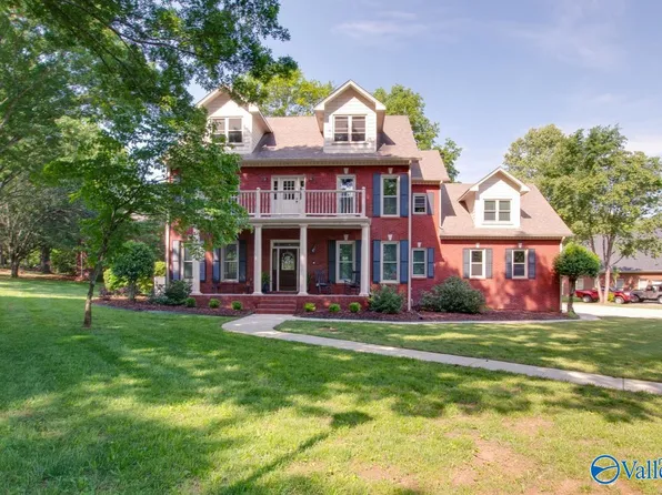 2726 Treyburne Ln SE, Owens Cross Roads, AL 35763