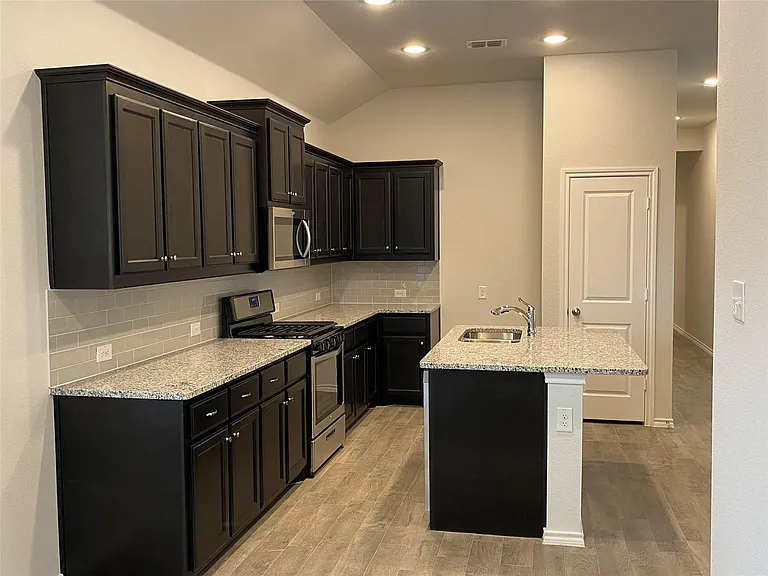 1805 Wayne Ln — Photo 13