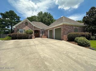 321 Lasalle Ct, Flowood, MS 39232