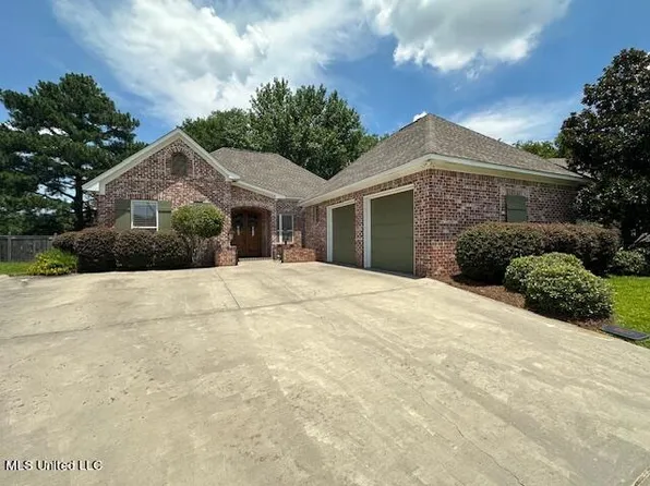 321 Lasalle Ct, Flowood, MS 39232