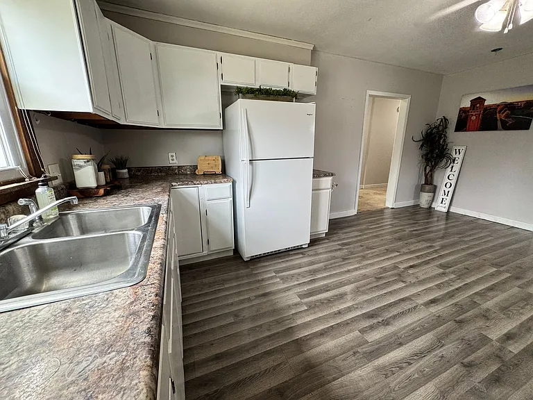 230 E Gilbert Dr — Photo 7