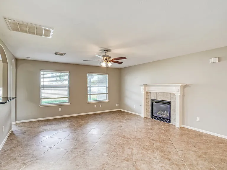 2427 Ranch Hollow Ct — Photo 6