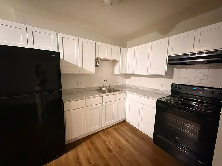 143 Sheffield Ave #2B — Photo 1