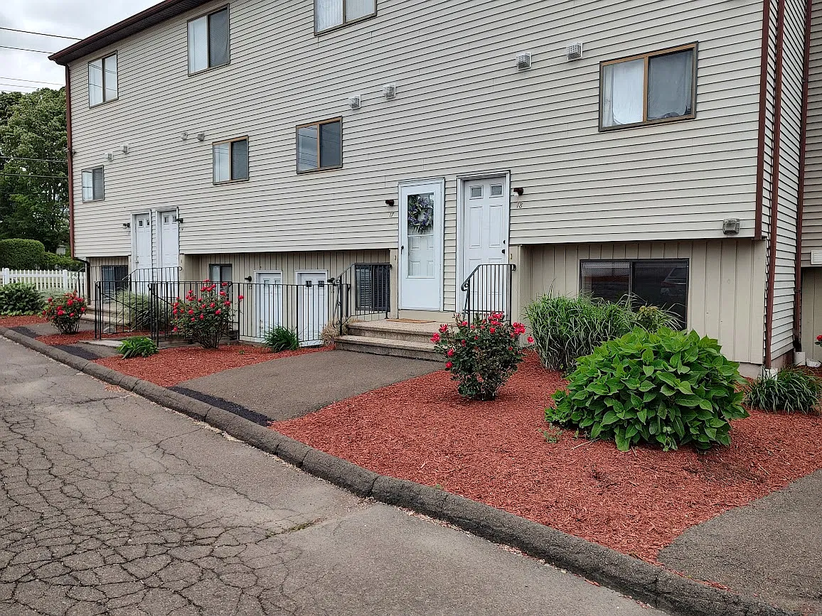 2 bed, 860 sqft, $2,000 — Photo 1