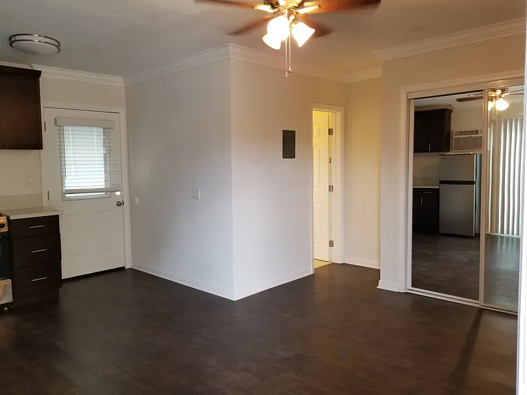 10860 Venice Blvd — Photo 14