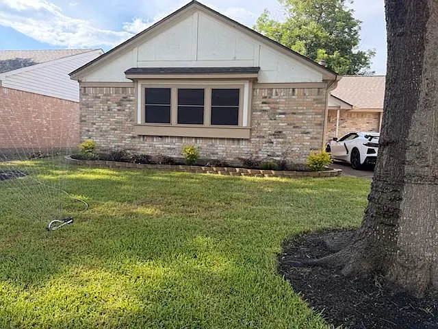 4 bed, 2.0 bath, 1610 sqft, $1,900 — Photo 2