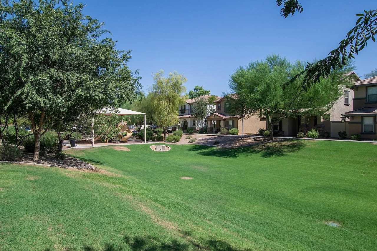 4 bed, 2038 sqft, $2,395 — Photo 3