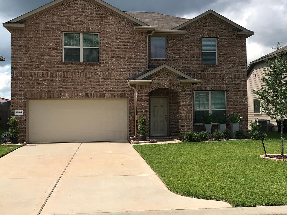 Move in ready two story home on cul-de-sac in Mostyn Springs.