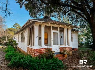 206 1st St, Chickasaw, AL 36611