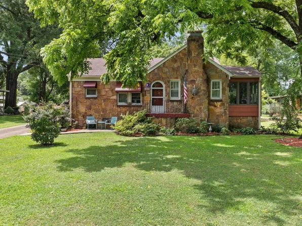 1911 N Wood Ave, Florence, AL 35630