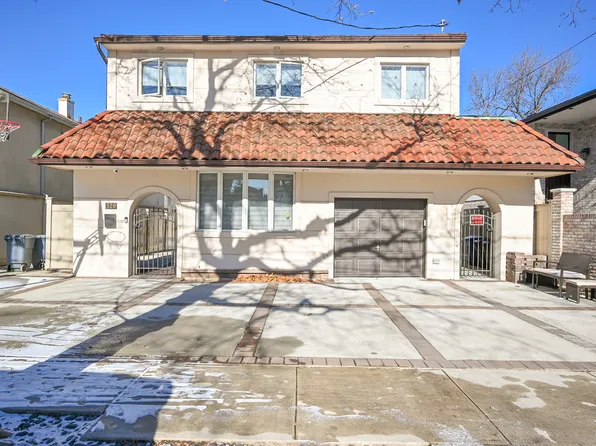 320 Whitman Drive image 2 of 27