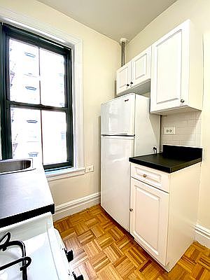 3rd image of 520 E 79th St #3V