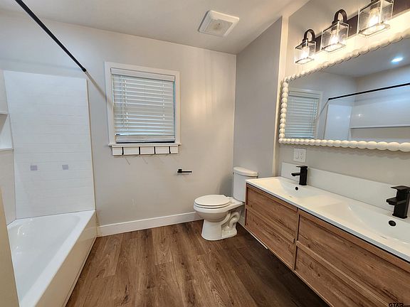5th image of 211 Betts Dr