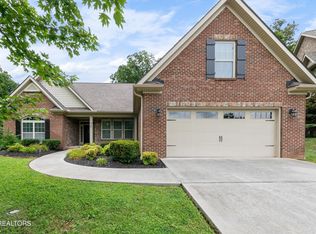 614 Oak Cove Ln, Knoxville, TN 37922