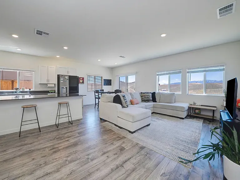 2040 Painted Sky Way — Photo 3