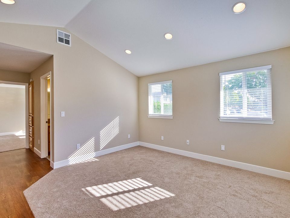 Living Room 1_mls_01272023