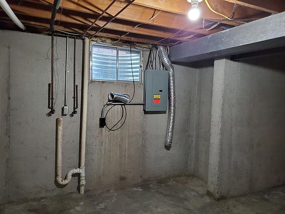 Washer & Dryer Hookups