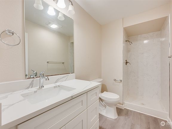 5th image of 17431 Ambaum Boulevard S #A-1