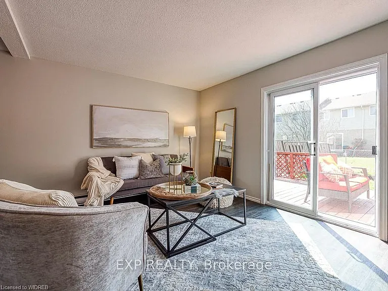 1060 Canfield Cres #5 — Photo 10