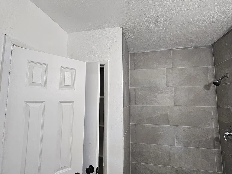 1408 NW 9th Ave #B — Photo 2