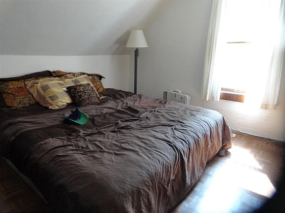 4th image of 110 Huron St