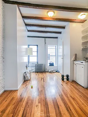 Rented by City Connections Realty | media 8
