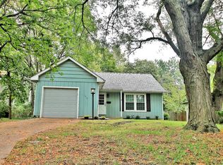 1912 SW Collins Ave, Topeka, KS 66604