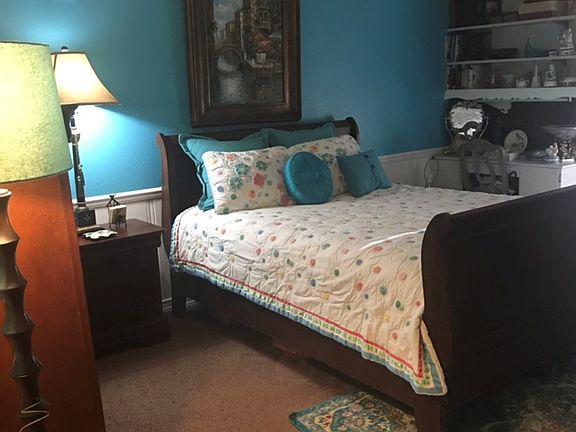 2nd image of 604 Dogwood Ln