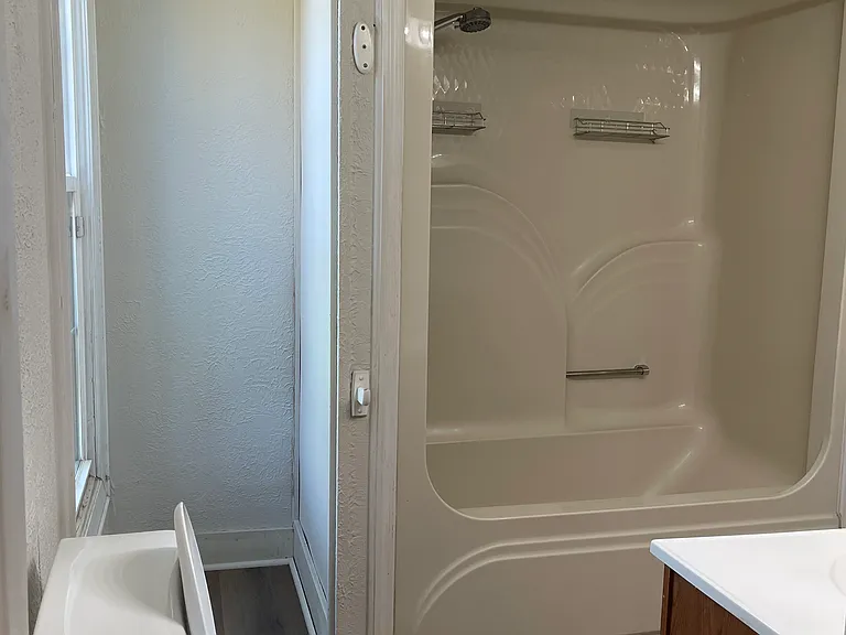 556 Victor Ave — Photo 12