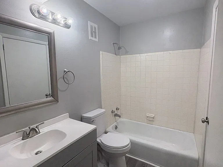 407 N College St #B2 — Photo 7