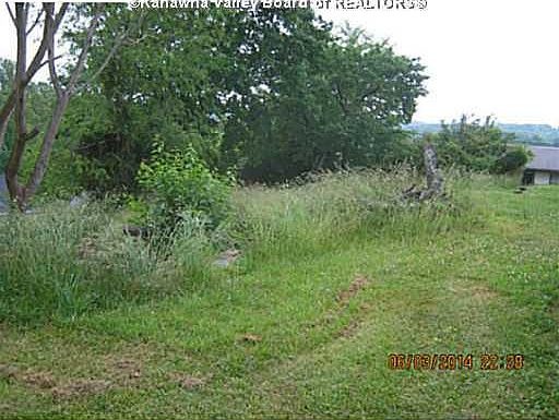 2nd image of 822 Crest Dr