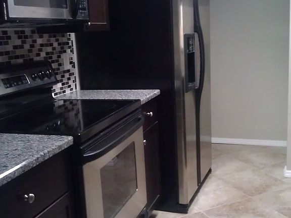 4th image of 1000 W Horatio Street # Top Floor