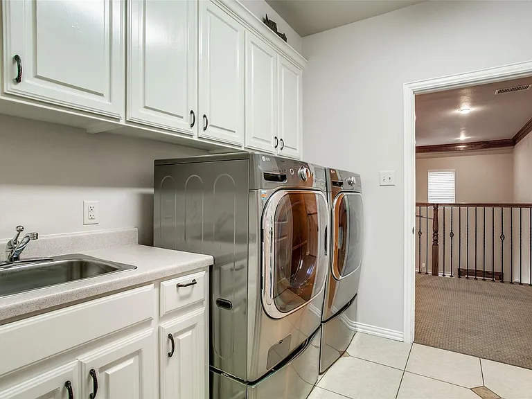 1805 Castle Ct — Photo 30
