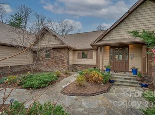 105 Bobby Jones Dr, Hendersonville, NC 28739