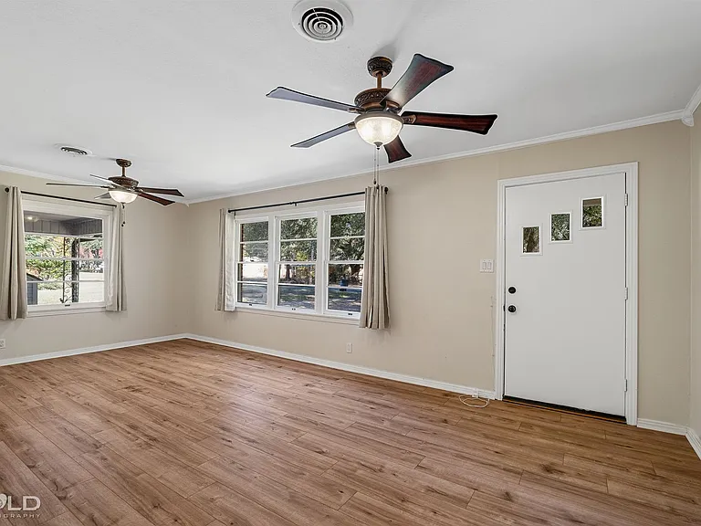 8920 Acacia Ln — Photo 12