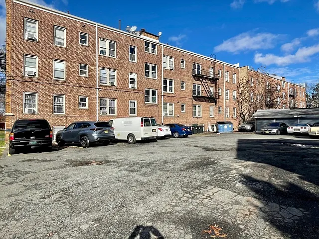 Vine Street Holdings — Photo 6