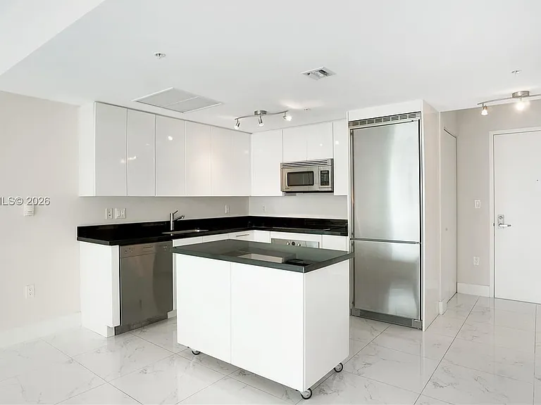 92 SW 3rd St #1803 — Photo 2
