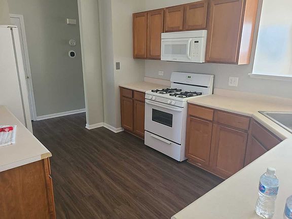 3rd image of 375 Abington Woods Dr