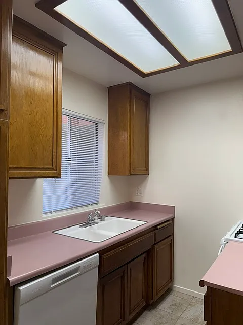 2 bed, 1.5 bath, 650 sqft, $2,090 — Photo 2