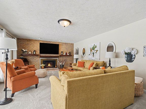 3rd image of 3519 Springbrook Dr