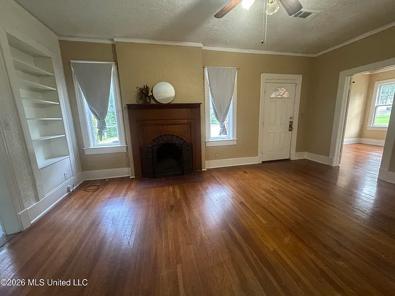 428 Decelle St — Photo 6