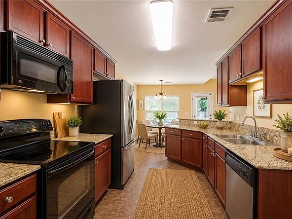 5th image of 42267 Broadwalk Ave
