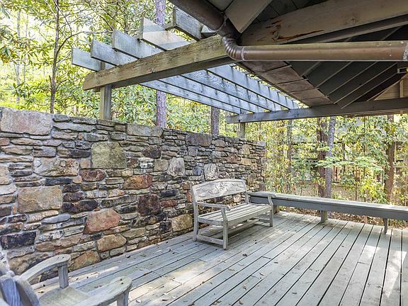 4th image of 1541 Mountain Creek Dr
