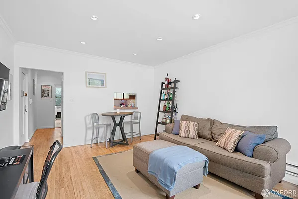 Rented by Oxford Property Group | media 10